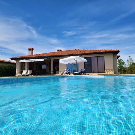 Private Villa 102 With Heated Pool In Blacksearama Baltsjik Eksteriør bilde