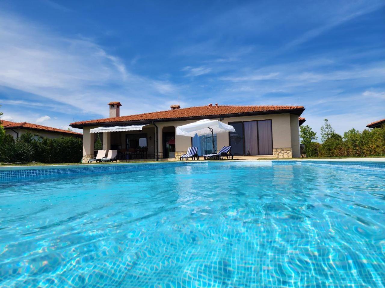 Private Villa 102 With Heated Pool In Blacksearama Baltsjik Eksteriør bilde